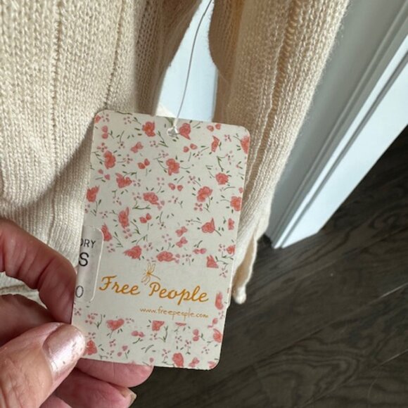 Free People NWT "Got Me Twisted" V Neck Sweater - Picture 9 of 16
